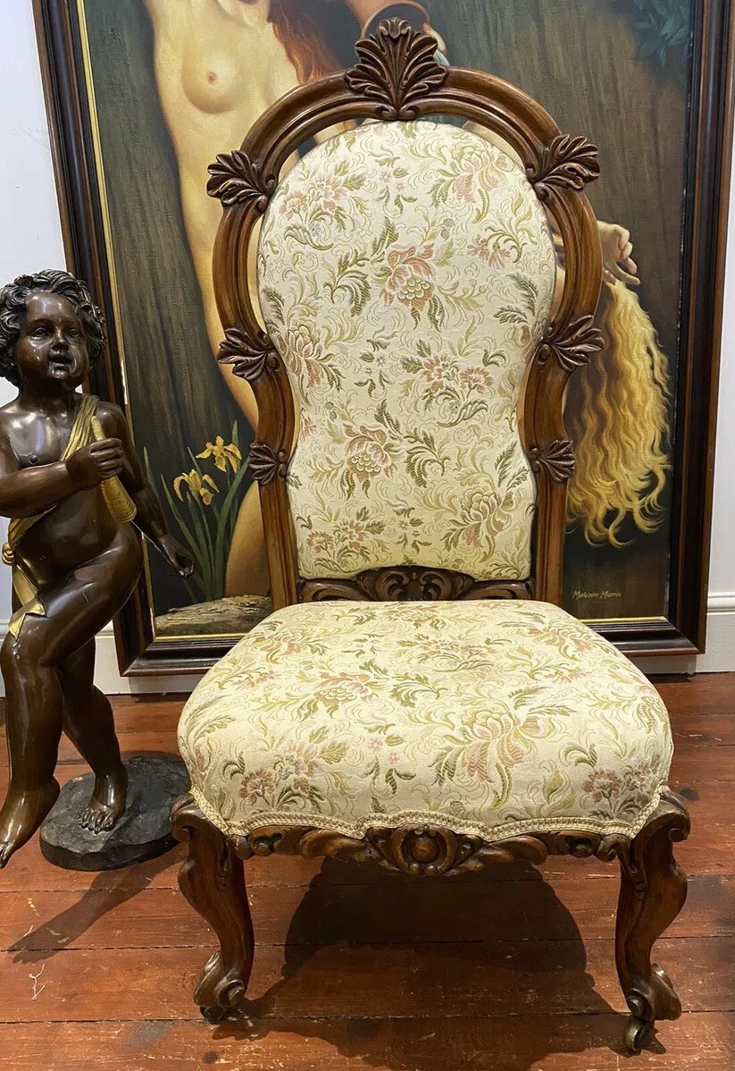 Queen Victoria Walnut Palace/ Boudoir Chair Adorned With Acanthus Leaves Motifs