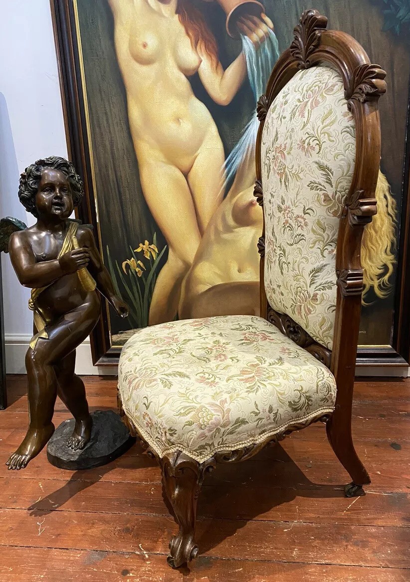 Queen Victoria Walnut Palace/ Boudoir Chair Adorned With Acanthus Leaves Motifs