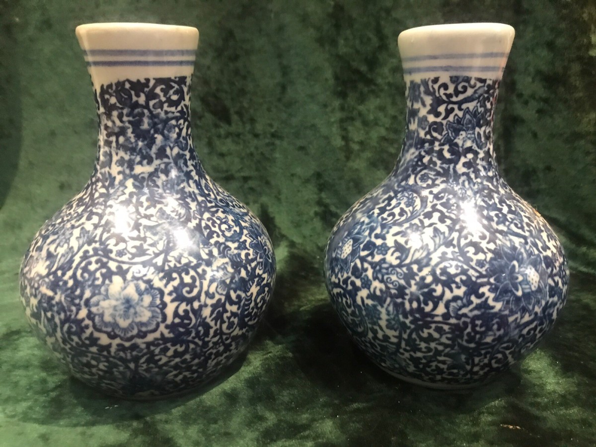 Pair Of Enchanting Kelp And Vine Foliage Blue Ming Style Conecal Vases