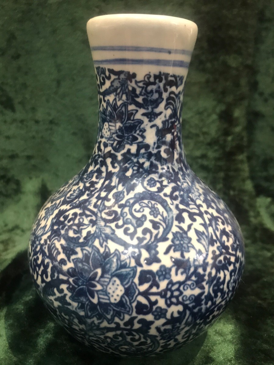 Pair Of Enchanting Kelp And Vine Foliage Blue Ming Style Conecal Vases