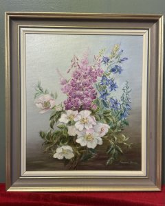 British 20th Century Hedgerow Flowers Painting By Artist Margaret Dandy Circa - 1950 Composition - Oil On Artist Board. Listing Description Known British 20th Century Artist Margaret Dandy Painting of Hedgerow Flowers. Wonderful Arranged Hedgerow Bouquet Of Harebells, Foxgloves And Wild Rose. Vivid Colour Palette Of Fuchsia, White, And Blue Amongst Abundant Green Foliage. Painted in Fine Detail By Highly Skilled Artist. Dimensions in Cms Height 43cm x Width 38cm