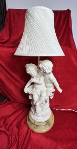 Large Hollywood Glamour Showpiece Cherub Lamp Set Upon Onyx Plinth Base Circa - Vintage Composition - Plaster Of Paris / Onyx Listing Description Stunning Hollywood Regency Style Lamp With Figural Showpiece Base Comprised Of Pair Of Nubile Cherubs, Both Wrapped In Loin Cloths, The Female Sitting And Male Standing Perched Upon Rock Mound. Fine Defined Facial Features With Curled Hair And Delicate Fingers And Toes. Cherub Figures Set Upon Circular Onyx Base. Rare Lamp With Original Ruched Silk Shade. Although The Lamp Is In Working Order Please Note *With All Vintage Electrical Goods We Advise PAT Testing Before Use. Large Heavy Item. Condition - Very Good Perfectly Working. Minor Damage Female Missing Finger Please See Images. This Does Not Detract From Beauty Of Lamp. Dimensions In Inches Total Height 35" Figures Height 23" Base Width 11.5" Shade Height 11.5 X Width 16" For Further Information Or Enquiries Please Call 07376 618513 Thank-you