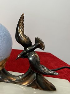 Art Deco Gilded Bronze Swallow Table Lamp With Opaque Marble Glass Lantern Circa - 1920 Composition - Gilt Bronze And Art Glass Origin - France Listing Description Decorative Double Crested Wave With Large Soaring Swallow Mounting In Gilt Bronze, With Angled Bulbous Lantern In White Marbled Opaque Art Glass And Integral Light Fitting. Set Upon Rectangular Cream Onyx Marble Base. Wired With Uk Plug Adapter. Due To The Age Of The Lamp We Advise Having The Electric Components Tested Before Use. Dimensions In Cms Height 17 Cm Width 27 Cm Depth 9 Cm