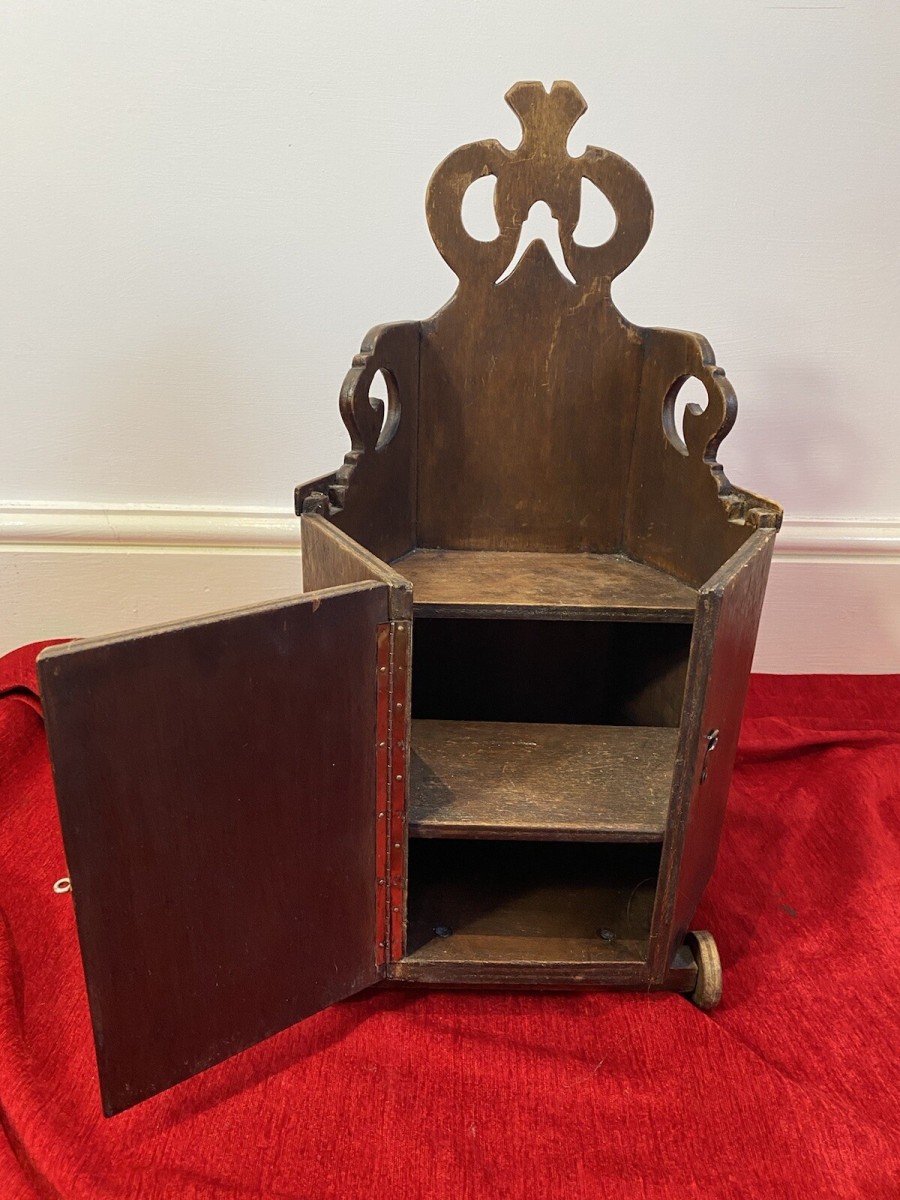 Decorative Gothic Church Pulpit In 1/4 Scale Apprentice Piece On Wooden Wheels