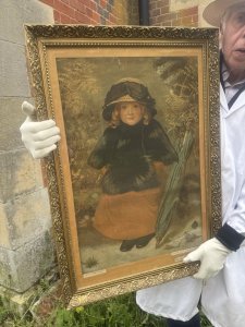 Sir John Everett Millias RA Little Miss Gamp Coloured Lithograph Signed Framed Circa - 1881 Composition - Original Victorian Coloured Lithograph Print Artwork Title - Little Miss Gamp Listing Description Victorian Lithograph Print Of A Original Artwork By Artist Sir John Everett Millais RA The Scene Depicts A Young Girl Sitting In A Autumnal Garden Scene Wearing Fur Trimmed Cloak & Muffler, Large Bow Trimmed Bonnet With Large Folded Umbrella. A Character Inspired By Charles Dickens's 'Martin Chuzzlewit'. Lithograph Set In Original Gilded And Glazed Frame. Signed By Original Artist Sir John Everett Millais RA Dimensions In Cms Height X Width