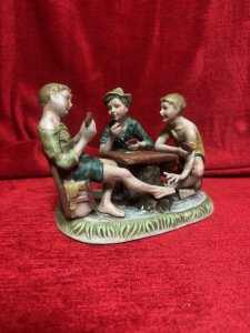 Capodimonte The Cheat’ Porcelain Sculpture Figurine Circa - 1970 Composition - Porcelain Listing Description Wonderful Iconic Capodimonte Figurine Depicting Three Boys Playing Cards, One Of The Boys Passes A Ace Of Diamonds Between His Toes To The Player Across Form Him, Hence Why The Showpiece Was Named 'The Cheat'. Original Pristine Condition. Dimensions In Cms Height 28cm X Width 19cm X Depth 14cm For Further Information Please Contact The Museum Curator On 07707 466588. Thank-you.