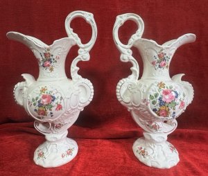 Staffordshire Utopia Pottery Pair Of Ever Jug Vases With British Rose Design Circa - Vintage Composition - Pottery Condition - Pristine Listing Description Pair Of Victorian Style Staffordshire Pottery Ewer Jugs, White Body With Elegant Embossed Scroll Detailing, Jugs Decorated With English Garden Rose And Wild Flower Pattern Bouquets. Dimensions In Cms Height 39cm X Width 23cm (Centre) Base Width 17cm