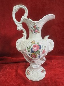 Staffordshire Utopia Pottery Pair Of Ever Jug Vases With British Rose Design Circa - Vintage Composition - Pottery Condition - Pristine Listing Description Pair Of Victorian Style Staffordshire Pottery Ewer Jugs, White Body With Elegant Embossed Scroll Detailing, Jugs Decorated With English Garden Rose And Wild Flower Pattern Bouquets. Dimensions In Cms Height 39cm X Width 23cm (Centre) Base Width 17cm