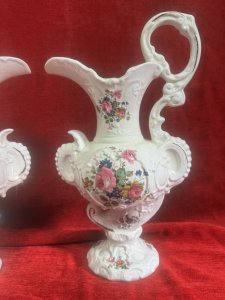Staffordshire Utopia Pottery Pair Of Ever Jug Vases With British Rose Design Circa - Vintage Composition - Pottery Condition - Pristine Listing Description Pair Of Victorian Style Staffordshire Pottery Ewer Jugs, White Body With Elegant Embossed Scroll Detailing, Jugs Decorated With English Garden Rose And Wild Flower Pattern Bouquets. Dimensions In Cms Height 39cm X Width 23cm (Centre) Base Width 17cm