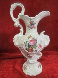 Staffordshire Utopia Pottery Pair Of Ever Jug Vases With British Rose Design Circa - Vintage Composition - Pottery Condition - Pristine Listing Description Pair Of Victorian Style Staffordshire Pottery Ewer Jugs, White Body With Elegant Embossed Scroll Detailing, Jugs Decorated With English Garden Rose And Wild Flower Pattern Bouquets. Dimensions In Cms Height 39cm X Width 23cm (Centre) Base Width 17cm