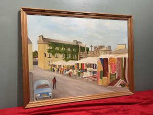 British Contemporary Art ' Market Day Kirby Lonsdale' Oil Painting Title - Market Day, Kirby Lonsdale Artist - Lawrence Crane Listing Description Vibrant Contemporary Artwork Of Kirby Lonsdales Market Charter Started In 1227. Originally Located At The Corner Of The Main Street And Market Street Before Being Located To The Towns Elegant Georgian Square, Overlooked At One End by The Royal Hotel, Made Famous By A Visit By Queen Adelaide in 1840, And The Other End By The Old Bank. Monument At The centre Of The Square Was Built In 1903 And Originally Had A Gothic Pinnacle Top Which Was Removed In The 1940s With Fear Of Structural Integrity. Wonderful Artwork With Architectural Merit Showcases Street View Of Bustling Market With Stall Holders Selling Lavishly Colour Blocked Goods, Including Clothing And Carpets. Top View Of Famous Historical Monument And Ivy Covered 'The Royal Hotel'. Signed By Artist And Set In Oak Frame. Dimensions In Cm Height 50.5cm x Width 66cm