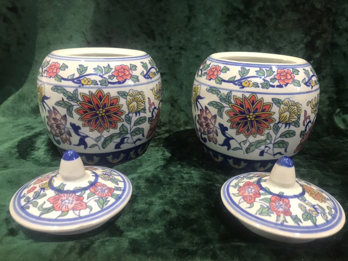 Pair Of Reproduction Kang Sing Style Porcelain Lidded Ginger Jars