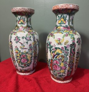 Pair Of Oriental Chinese Qing Style Famille Rose Vases Circa - 1940 Composition - Porcelain Listing Description The Famille Rose Style Defined By Predominantly Pink, White, Yellow And Green Colour Palette, Became Popular In China During The 18th Century And What We Call The 'Qing Dynasty'. The Famille Rose Vases Are Botanical Masterpieces Adorned With Delicate Frames Of Floral Sprays And Bouquets Of Peonies As Well As Many Butterflies And Birds Native To China. A Highly Decorative Pair Of Vases, Delicately Hand Painted In A Lovely Size. Stunning Condition. Dimensions In Cms Height 30.5cm x Width 16cm (Widest Point) X Mouth 10cm/ Base 10cm For Further Information Please Call The Museum Curator On 07707 488566 Thank-you.