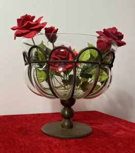 Daum And Majorelle Style Art Deco Blown Glass And Wrought Iron Centrepiece Bowl Circa - 1910 Origin - France Composition - Hand Blown Glass And Wrought Iron Listing Description Large Early French Art Deco Iridescent Hand Blown Glass Bowl, Set Into Decorative Wrought Iron Exoskeleton Shell. The Shell Is Made Up Of Twelve Segments With Bulbous Glass Protruding Apertures And Ornamental Scalloped Frill Along The Under Edge Of The Glass Bowl. Set Upon Cylindrical Tiered Base With Circular Platform Plinth. *The Glass Interior Cannot Be Removed From The Wrought Iron Shell.* This Bowl Is Thought To Be An Early Example Of Daum And Majorelle Works Which Where Exhibited At The World Fair In Paris 1900. Examples Of The Same Strap Work As In This Item Have Been Shown In Their Later Works. This Bowl Is Unsigned Although Some of The Earlier Works Were Unsigned Or Marked On The Lower Edges And Then Covered With Metal Banding. Stunning Collectors Item For Decorative Centrepiece Display. Condition The Bowl Is Completely Original And Showing Signs Of Age To The Metal Frame Work Conducive To Age And Usage . Internal Glass Bowl In Pristine Condition. Dimensions In Cms Height 26.5cm Bowl Opening Width 31cm Base Diam 16cm