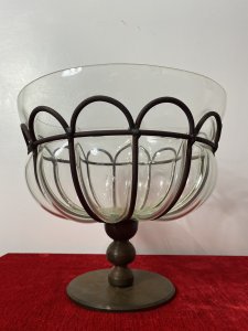 Daum And Majorelle Style Art Deco Blown Glass And Wrought Iron Centrepiece Bowl Circa - 1910 Origin - France Composition - Hand Blown Glass And Wrought Iron Listing Description Large Early French Art Deco Iridescent Hand Blown Glass Bowl, Set Into Decorative Wrought Iron Exoskeleton Shell. The Shell Is Made Up Of Twelve Segments With Bulbous Glass Protruding Apertures And Ornamental Scalloped Frill Along The Under Edge Of The Glass Bowl. Set Upon Cylindrical Tiered Base With Circular Platform Plinth. *The Glass Interior Cannot Be Removed From The Wrought Iron Shell.* This Bowl Is Thought To Be An Early Example Of Daum And Majorelle Works Which Where Exhibited At The World Fair In Paris 1900. Examples Of The Same Strap Work As In This Item Have Been Shown In Their Later Works. This Bowl Is Unsigned Although Some of The Earlier Works Were Unsigned Or Marked On The Lower Edges And Then Covered With Metal Banding. Stunning Collectors Item For Decorative Centrepiece Display. Condition The Bowl Is Completely Original And Showing Signs Of Age To The Metal Frame Work Conducive To Age And Usage . Internal Glass Bowl In Pristine Condition. Dimensions In Cms Height 26.5cm Bowl Opening Width 31cm Base Diam 16cm