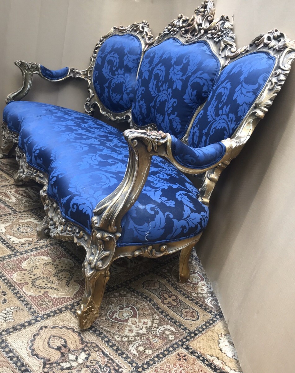 Fine Antique Chateau Blue Silk Demask & Carved Giltwood 3 Piece Boudoir Suite