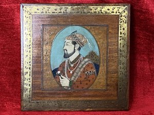 Victorian Cigarette Box With Decorative Brass Folate Inlay And Sultan Portrait Lid Circa - 1870/80 Composition - Rosewood Listing Description Victorian Period Fine Quality Solid Rosewood Square Cigarette Box, With Ornate Top Lid Adorned With Hand Painted Portrait Of Reigning Sultan, Sat Upon Elaborate Throne Chair. The Portrait Painting Is Set Inside Oval Framework Surrounded By Delicate Foliage. Fine Details Of Face And Clothing Encrusted With Pearl Beadwork And Precious Stones In Rich Hues. All The Boxes Leading Edges Are Inset With Brass Folate Inlay Of Rose Vines And Floral Medal Cartouches. The Top Lid Opens Up On Brass Hinges Revealing Red Velvet Interior For Cigarette/Cigar Storage. Condition - Excellent Dimensions In Cms Height 2.5cm Width 12.5cm Depth 12.5cm