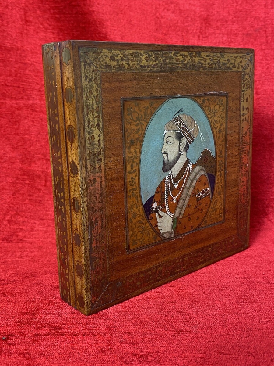 Victorian Cigarette Box With Decorative Brass Folate Inlay & Sultan Portrait Lid