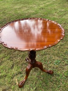 Reproduction Craftsman Made Rich Red Walnut Chippendale Style Wine Table. Circular Top With Ornate Pie Crust Edge, Set In Turned Mount And Tripod Legs With Rich Acantus Leaf Carving And Claw And Ball Feet.