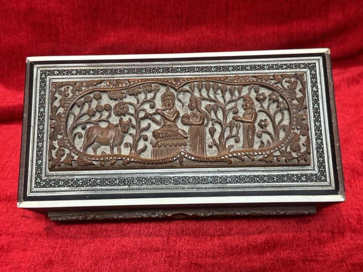 Fine Quality Anglo Indian Carved Sandalwood Jewellrey Casket
