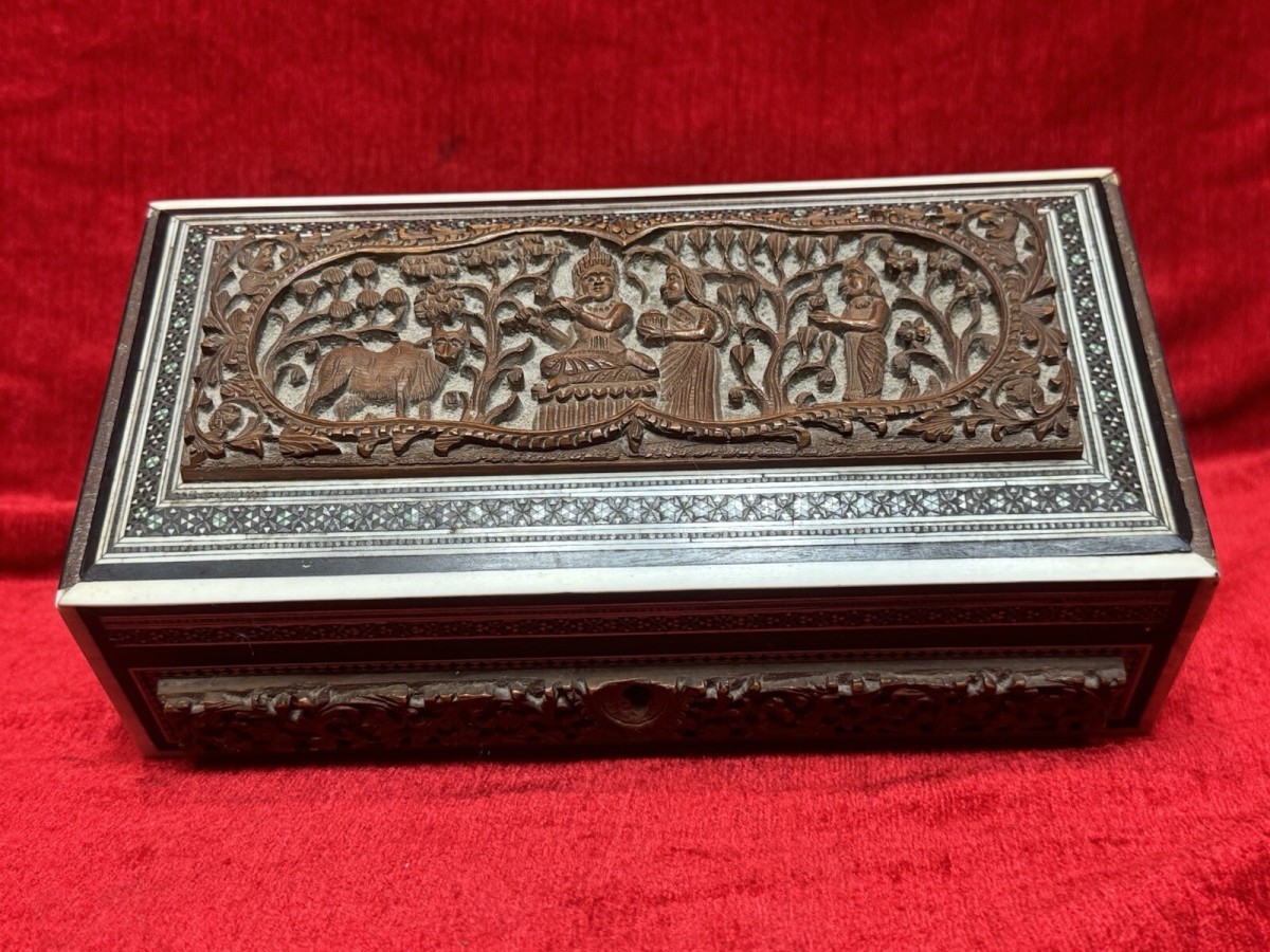 Fine Quality Anglo Indian Carved Sandalwood Jewellrey Casket