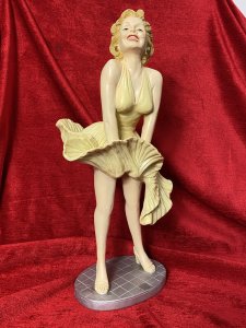 Iconic Vintage Memorabilia Marilyn Monroe Sculpture With 'flying Skirt' Pose