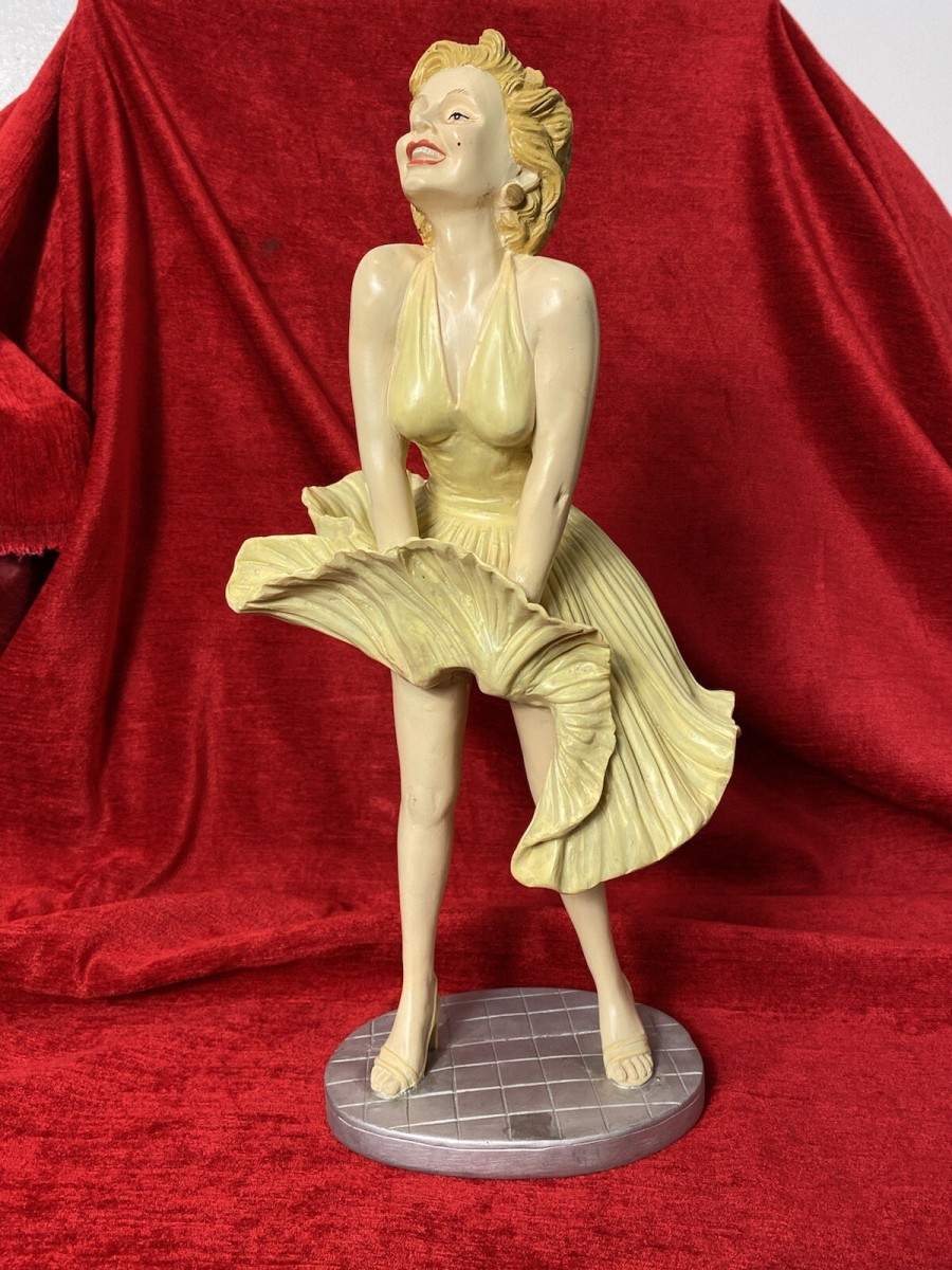 Iconic Vintage Memorabilia Marilyn Monroe Sculpture With 'flying Skirt' Pose