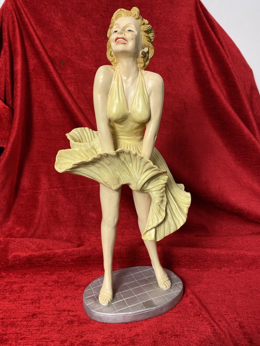 Iconic Vintage Memorabilia Marilyn Monroe Sculpture With 'flying Skirt' Pose