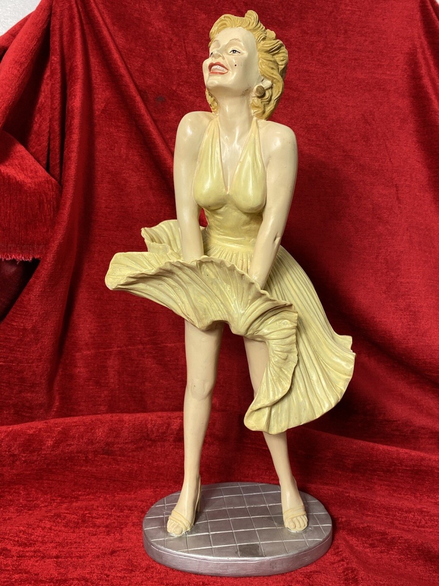 Iconic Vintage Memorabilia Marilyn Monroe Sculpture With 'flying Skirt' Pose