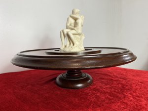 Beautiful Rich Solid Mahogany Georgian Lazy Susan Turntable With Circular Top With Bronze Circular Plaque In The Centre, Decorative Gadrooned Edge And Turned Plinth Circular Base Covered In Green Baize Cloth.