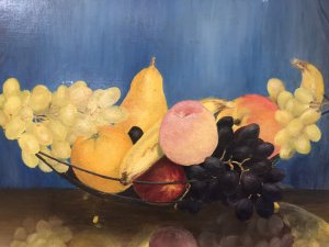Stunning Fruit Bowl Still Life Oil Painting Known Scottish Artist Hugh Murdoch. Original Condition Known Artist Hugh Murdoch Died 2010 Painted Using Bright Colours During The 1970’s His Work Is Highly Sort After By Collectors Worldwide This Fruit Bowl Still Life Is A Lovely Composition With Reflections Of The Fruit On The Table Top Set In Gilt Frame Dimensions In Inches Height 14.5” Width 21”